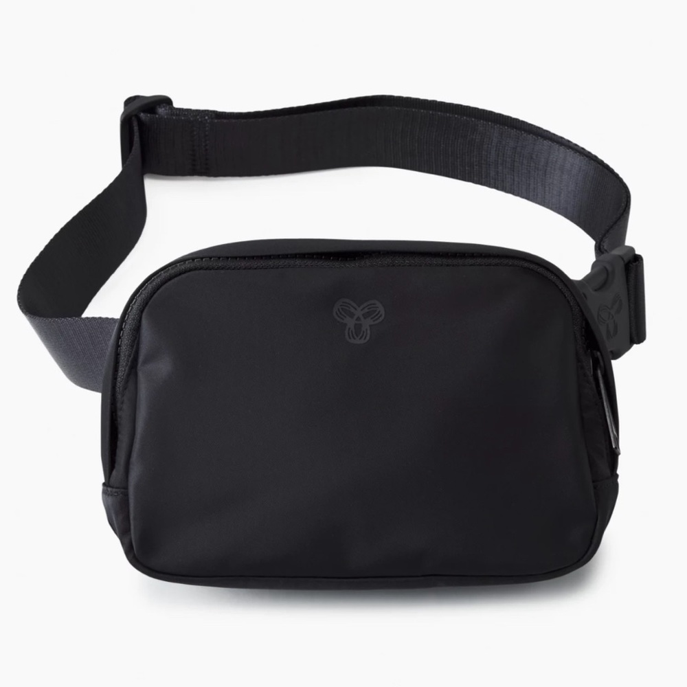 Aritzia TNA On-the-Go Belt Bag Black